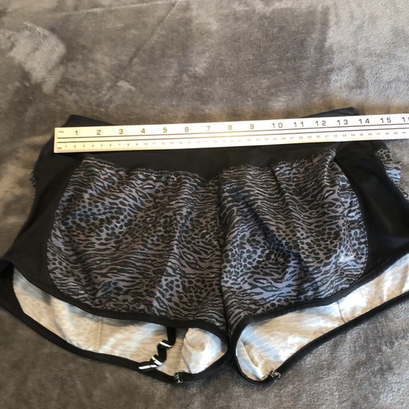 Women’s size small Nike dri fit black and gray shorts - Picture 2 of 8